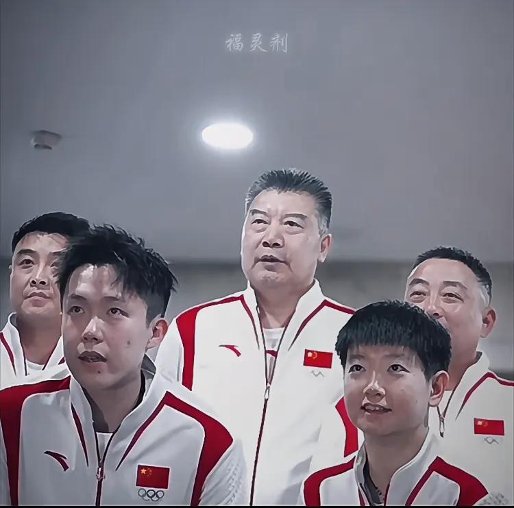 出征巴黎前他们俩眼里都有光
那时候都在期待圆满
苦练三年检验成果的时候到了
再回