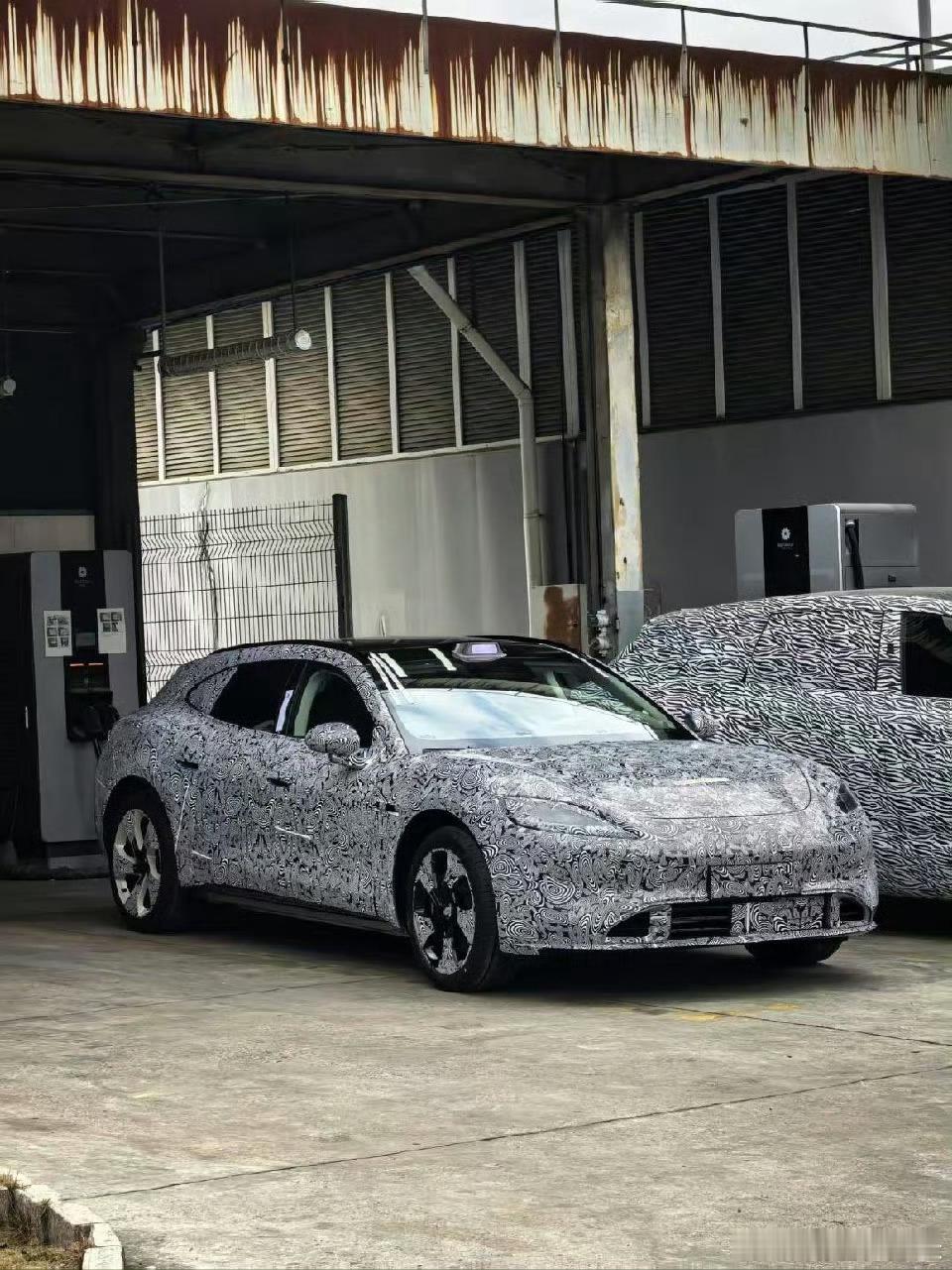 尚界Z7还有个彩蛋~疑似还有个猎装版，这我是真喜欢，已经准备好存钱了（嘴馋表情）