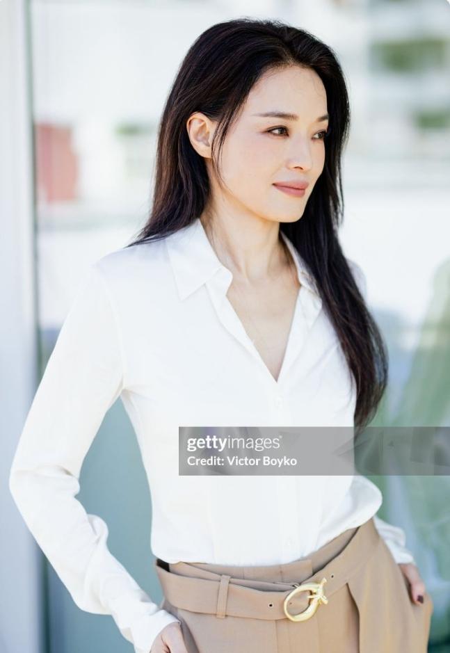 舒淇也在威尼斯
她自编自导的电影《女孩》入围威尼斯电影节主竞赛单元，不过这次的风
