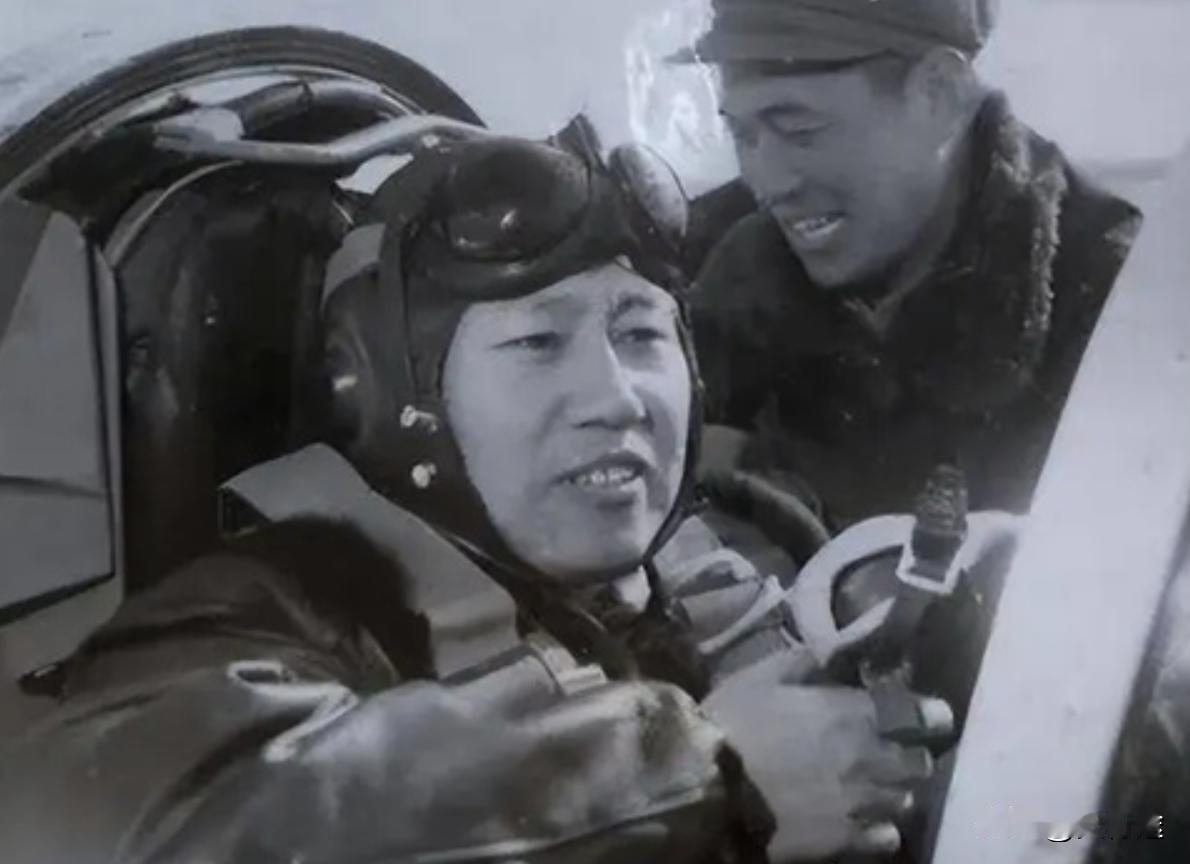 1978年，原空军副司令张积慧被撤职，被关了两年后，转业的他，到成都420厂当副