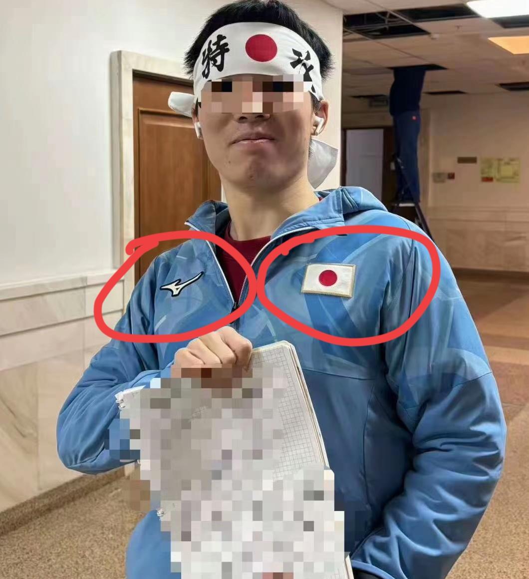 大家发现没？
从陈宇昕曾经的一张照片看
他穿的外套是日本品牌美津农而且还有日本国