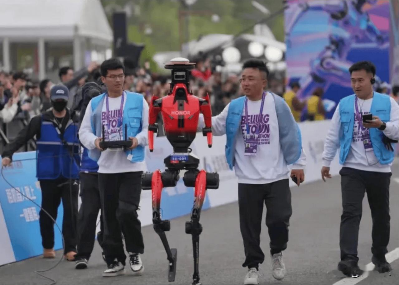 机器人跑赢人类纪录，我看到的不是威胁，是中国制造的“团体金牌”

4月19日，北