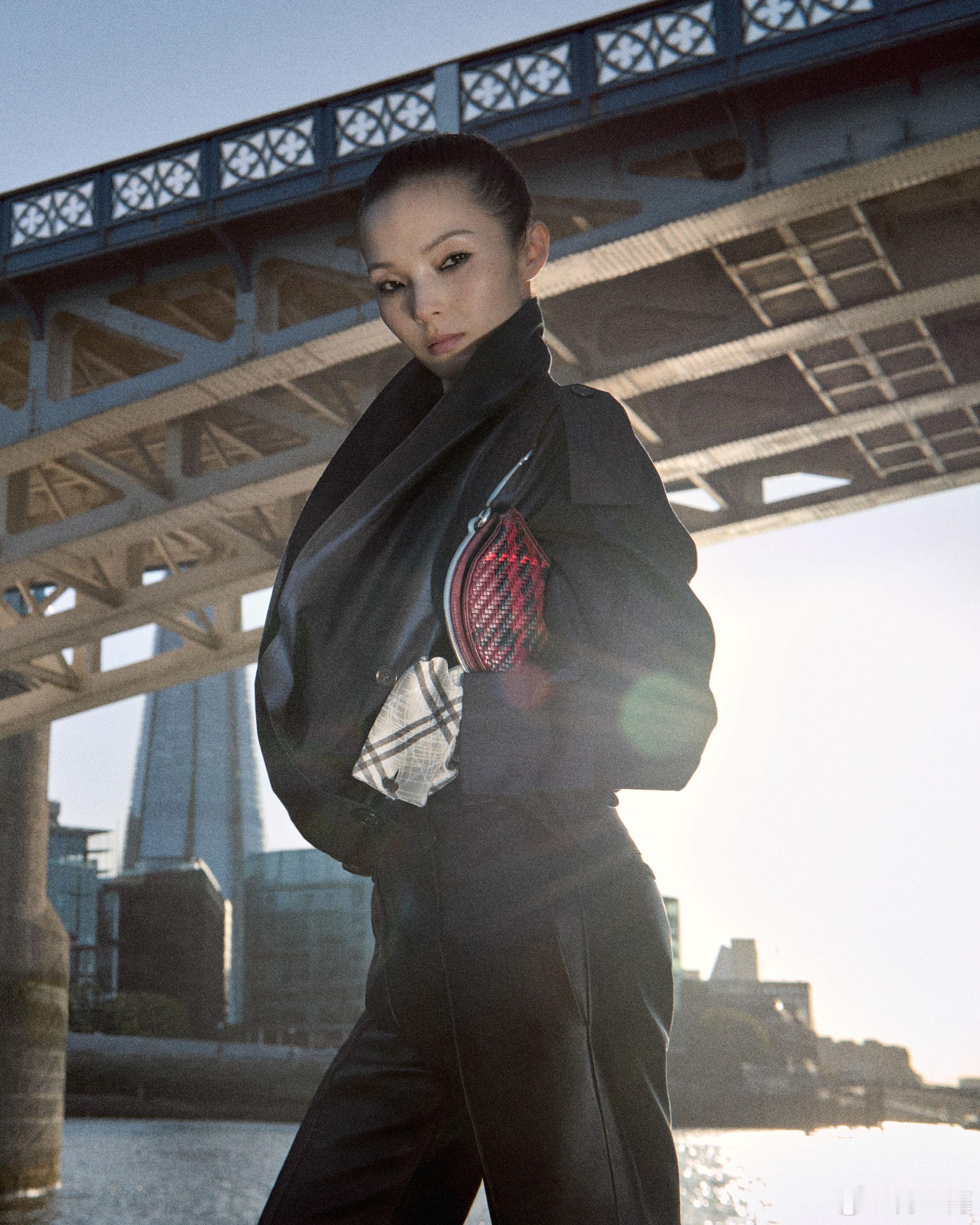 Burberry 揭幕 2026 冬季广告大片，雎晓雯、FKA Twigs 和 