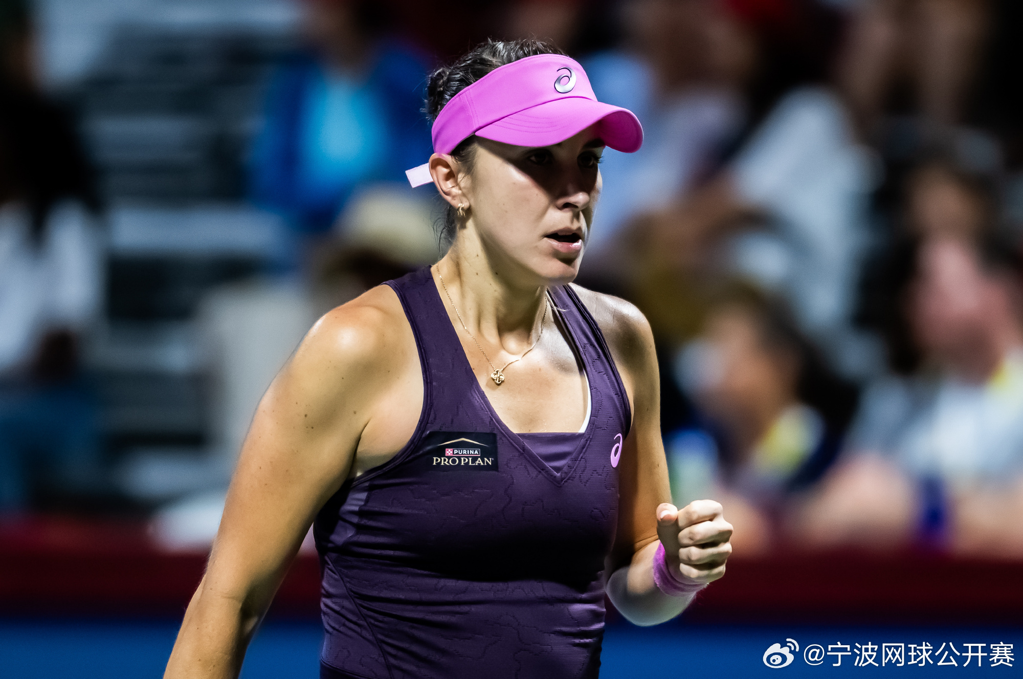 本西奇终结伊埃拉连胜，跻身赛会八强WTA1000多伦多站第四轮，前赛会冠军、12
