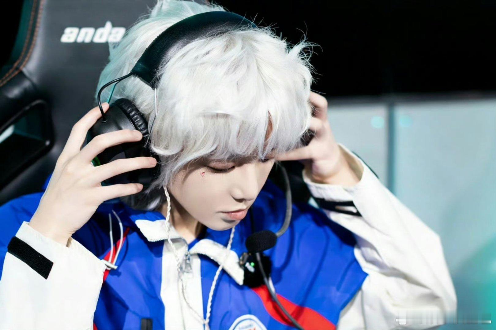 华晨宇 「火星方舟」生日皮肤惊艳上线，这是游戏送给华晨宇的特别礼物，也是偶像与粉