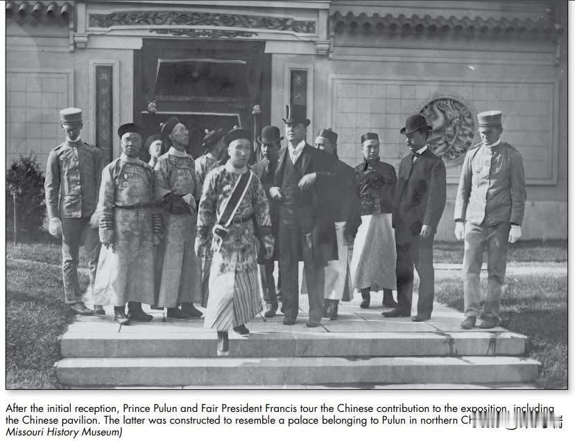 这张照片记录了1904年美国圣路易斯世博会（又称路易斯安那购地博览会）期间的一幕