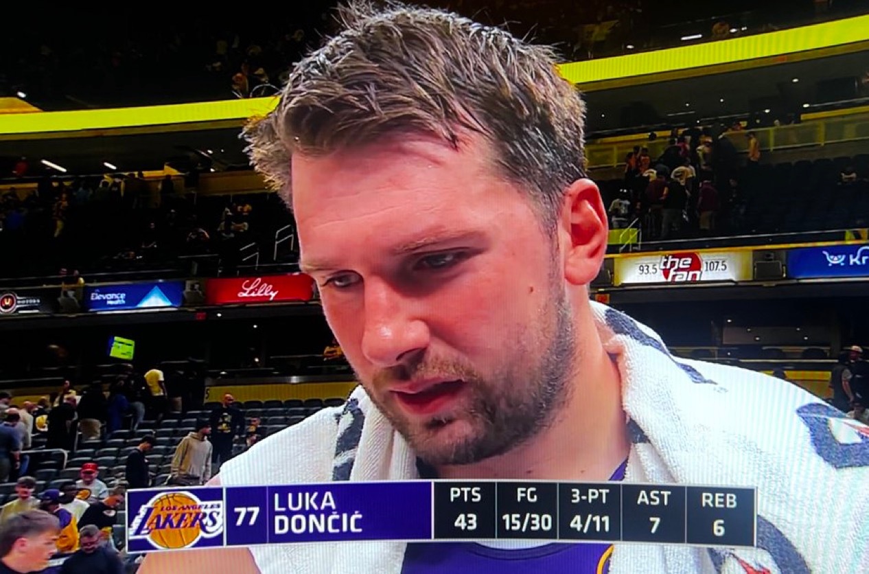 东契奇谈海斯顶替艾顿：“他（海斯）是个很棒的人。每次我们需要他的时候，他都能挺身