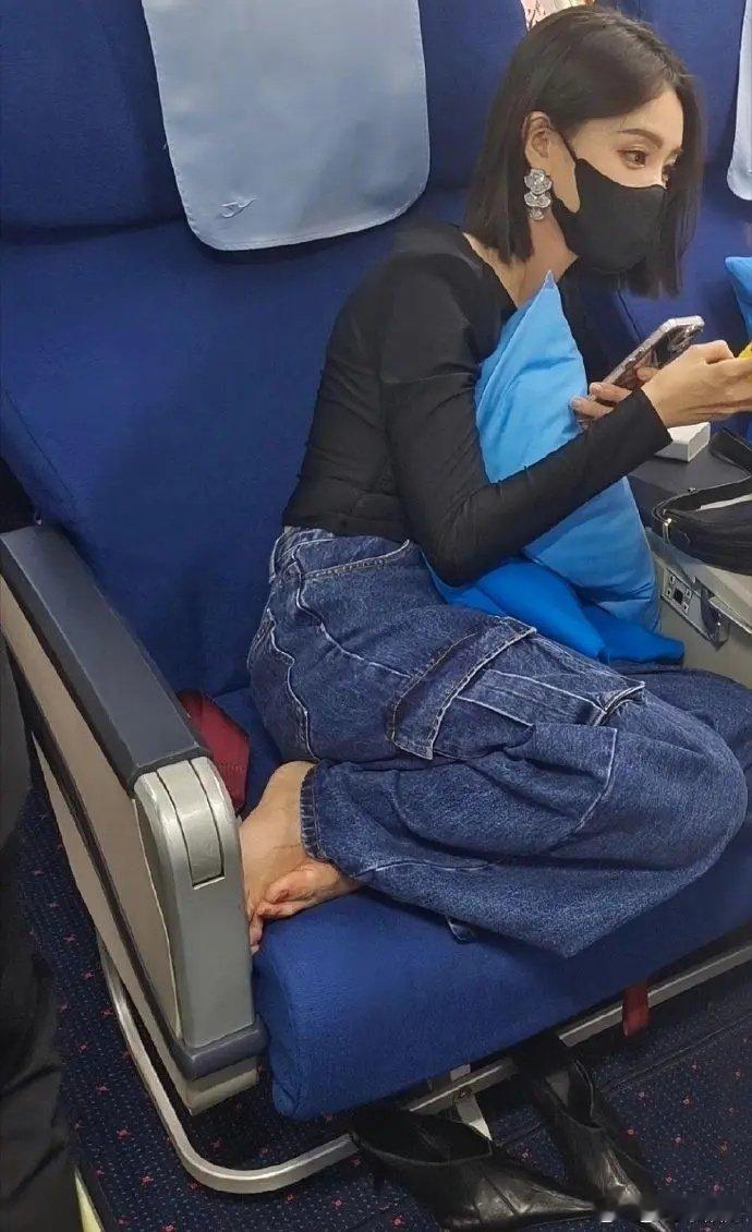 秦岚怎么这样啊，。。素质不详 ​​​