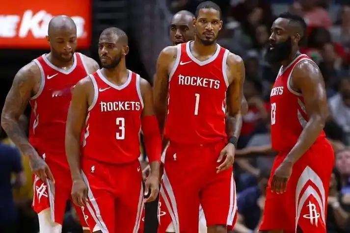 想想18火的时候，进攻水银泻地太流畅了，防守也在线，我记得季后赛打勇士有个球，五