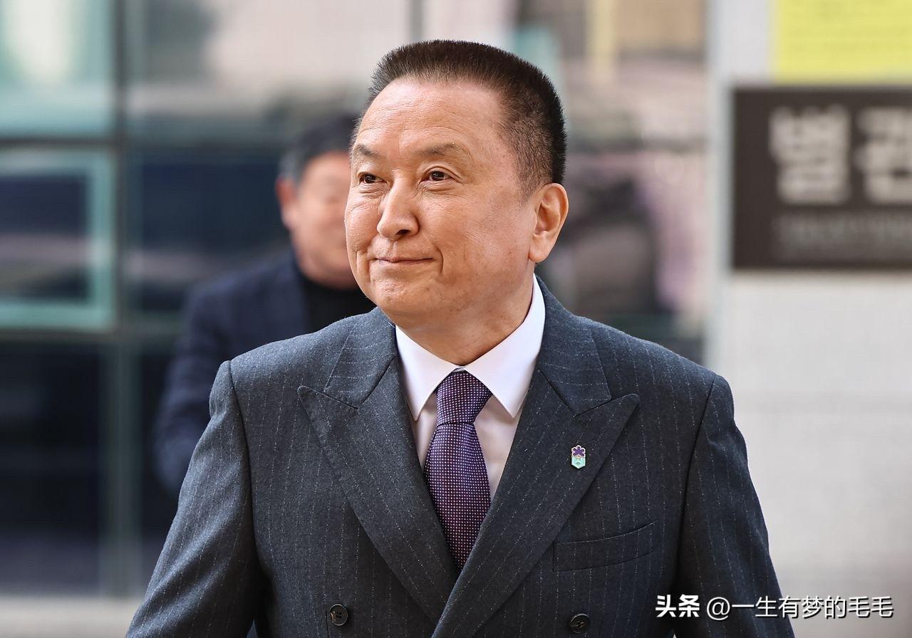 4月1日消息，韩国法院裁定支持忠北道知事金英焕提出的中止排除其参选资格效力的保全