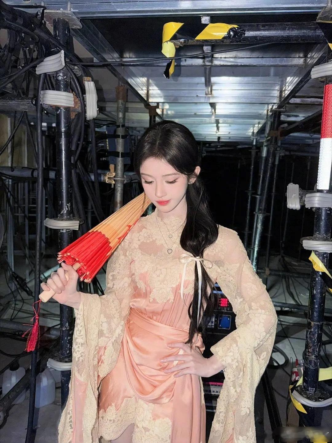 鞠婧祎和田曦薇同款衣服谁赢了？ 