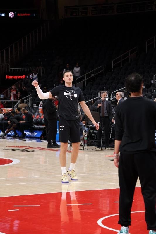 前方报道热火的球员们在热身chinahawks // 亚特兰大老鹰