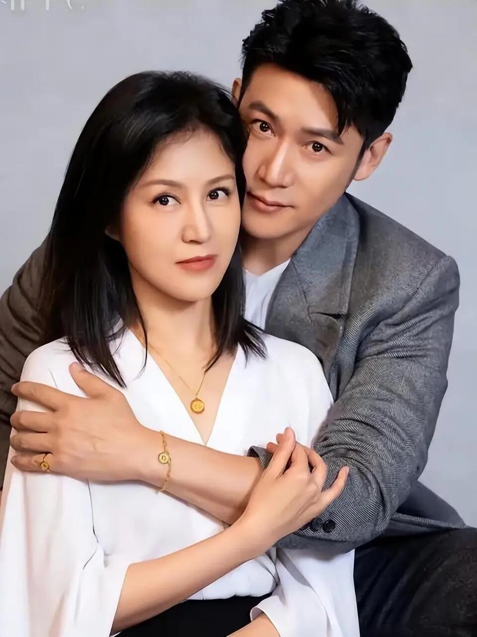 陆毅和鲍蕾对女儿婚恋的不同态度，
戳中了多少人对“门当户对”的纠结！
一个坚持棒