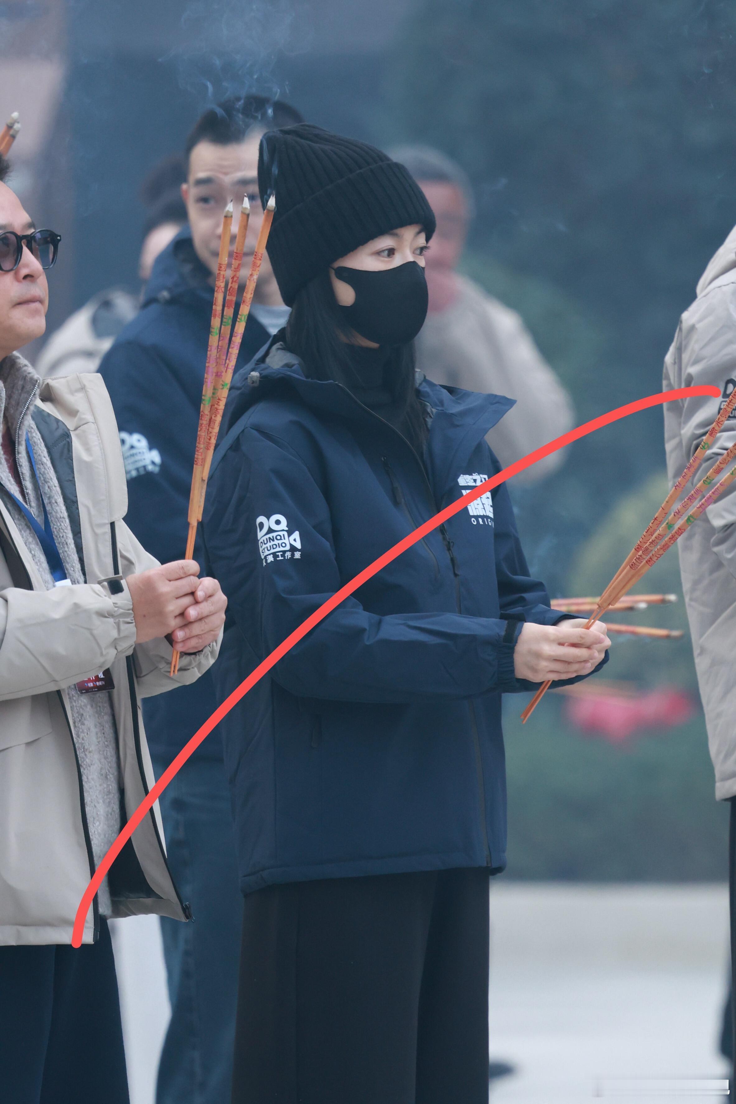 吴谨言、肖顺尧新剧《重生之门·源起》开机，吴谨言这是无缝进组啊，好辛苦，期待新角