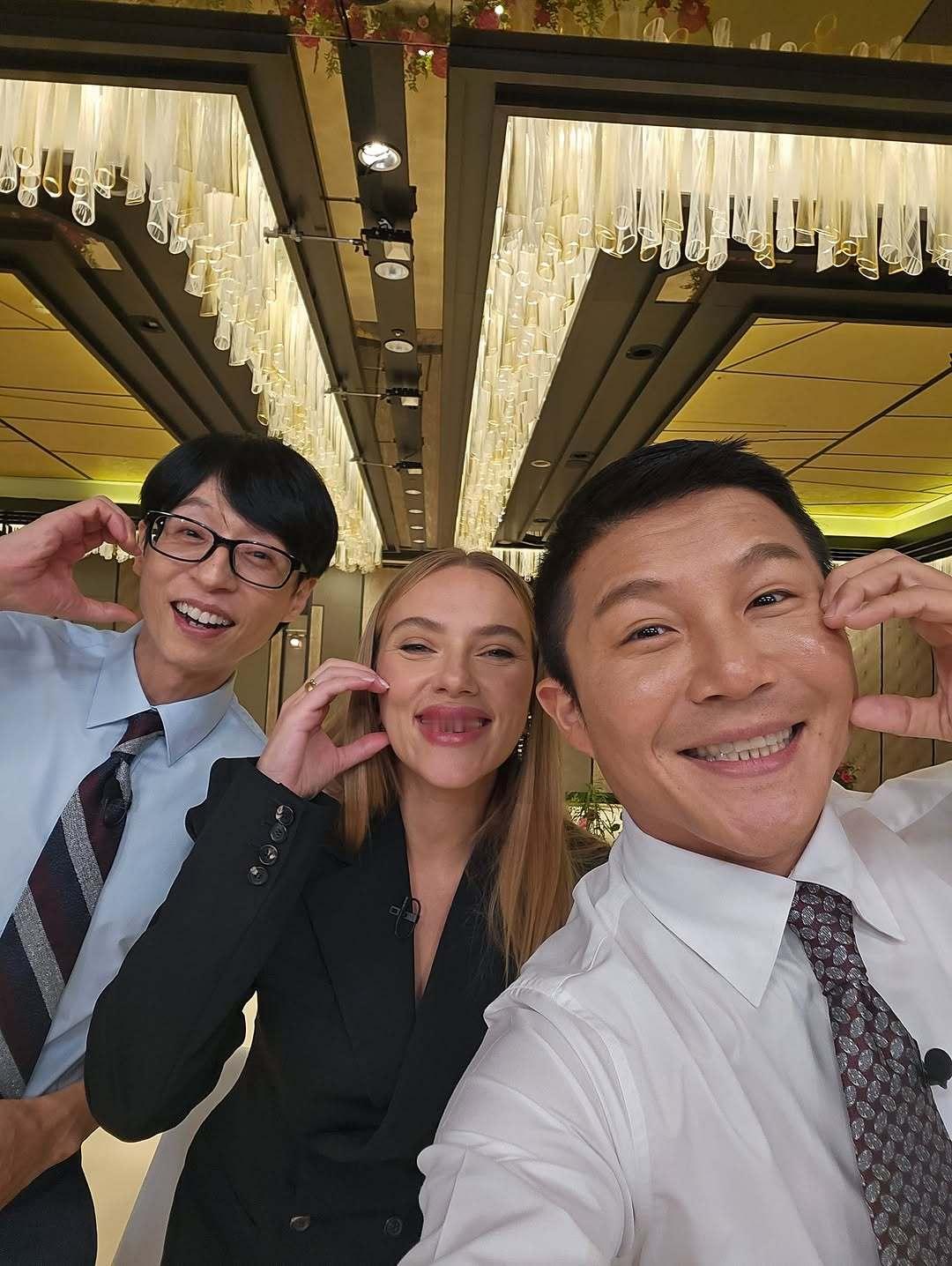 一些梦幻联动，寡姐与刘在石同框比心🫰侏罗纪世界重生 ​​​