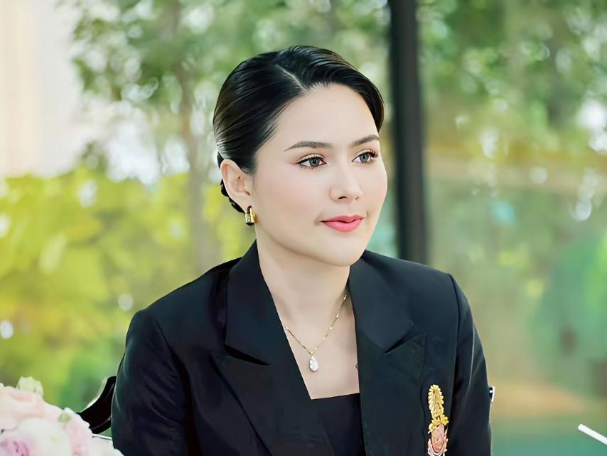 欧拉弄，这一次又想“挑衅”苏提达了吧！
这个小女子，野心是真的不小呢？
有了宠爱