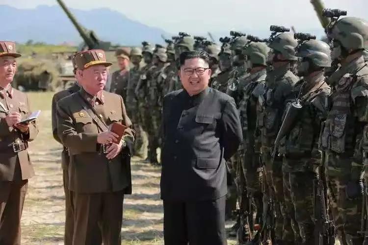 为什么朝鲜豪赌国运押上一切也要支持俄罗斯？其实原因很简单:

国与国之间哪有不基