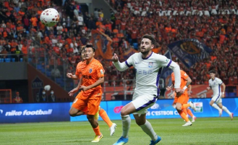 津门虎或许都没想到，第一场胜利，竟然是在昆明的客场，还连中三元。
自打远赴东北被