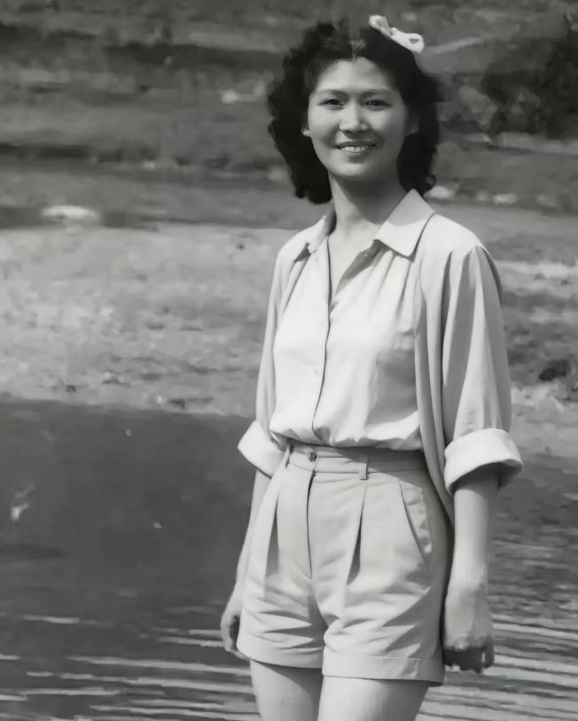 1914年，31岁的阎锡山，娶了14岁的小妾，洞房之夜，阎锡山对小妾说：“你躺下