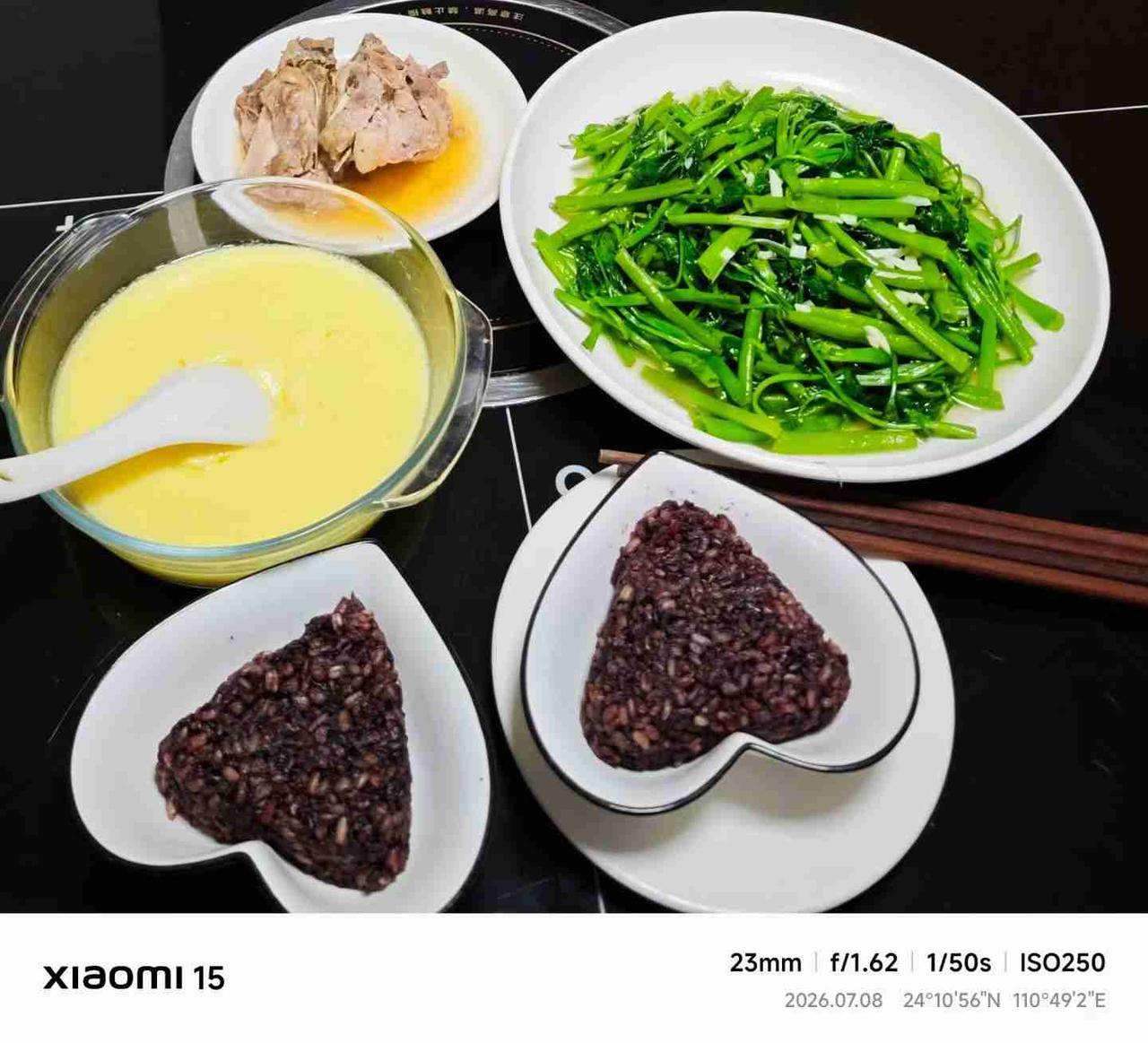 今年夏天的第一餐甜脆空心菜。[爱慕][憨笑]
这种空心菜煮出来很久都不会黑，脆脆
