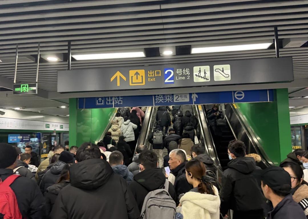 今日合肥地铁客流量大增
是不是有利于合肥地铁四期规划报批，那样的话有网友希望合肥