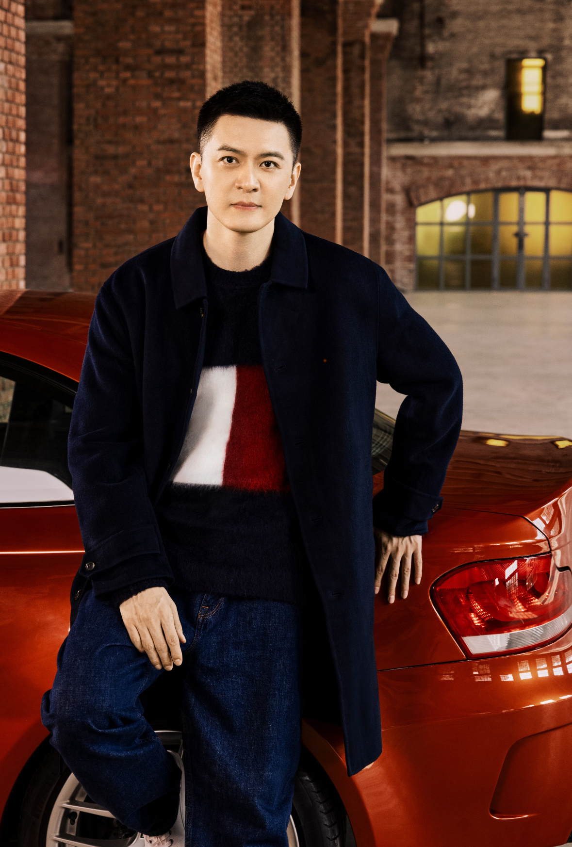 服饰品牌 TOMMY HILFIGER 携手CBA名帅杨鸣杨导发布2025秋季系