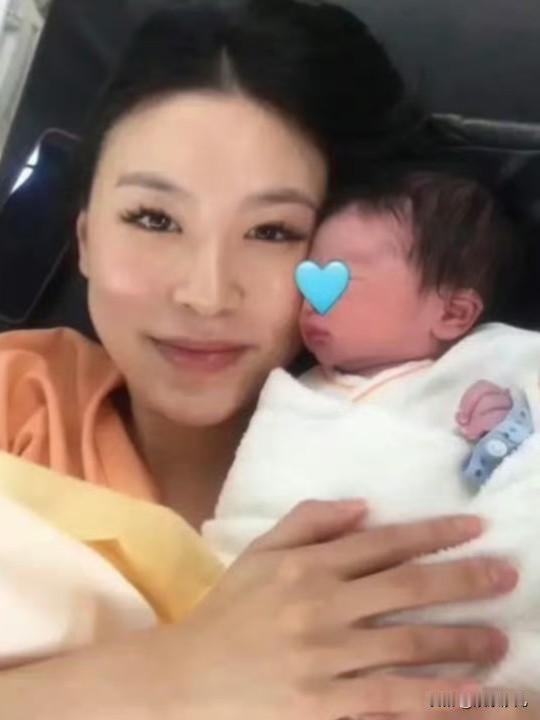 高以翔前女友官宣生子


高以翔的前女友状态挺好的，已经结婚生子了，所以人在世要