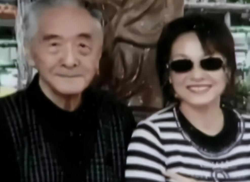 1988年，台湾老兵携妻女回家看望原配妻子，谁料原配妻子在看到他后，竟然直接打开