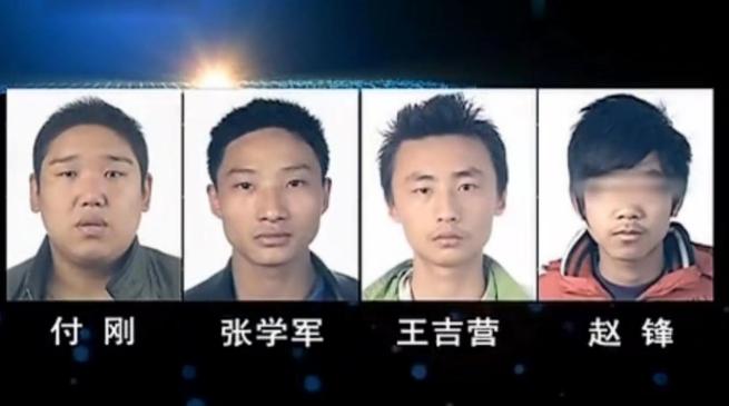 从我们四个决定要轮流强迫她发生关系时，就没想过要留这夫妻二人的活口。” 这不是四