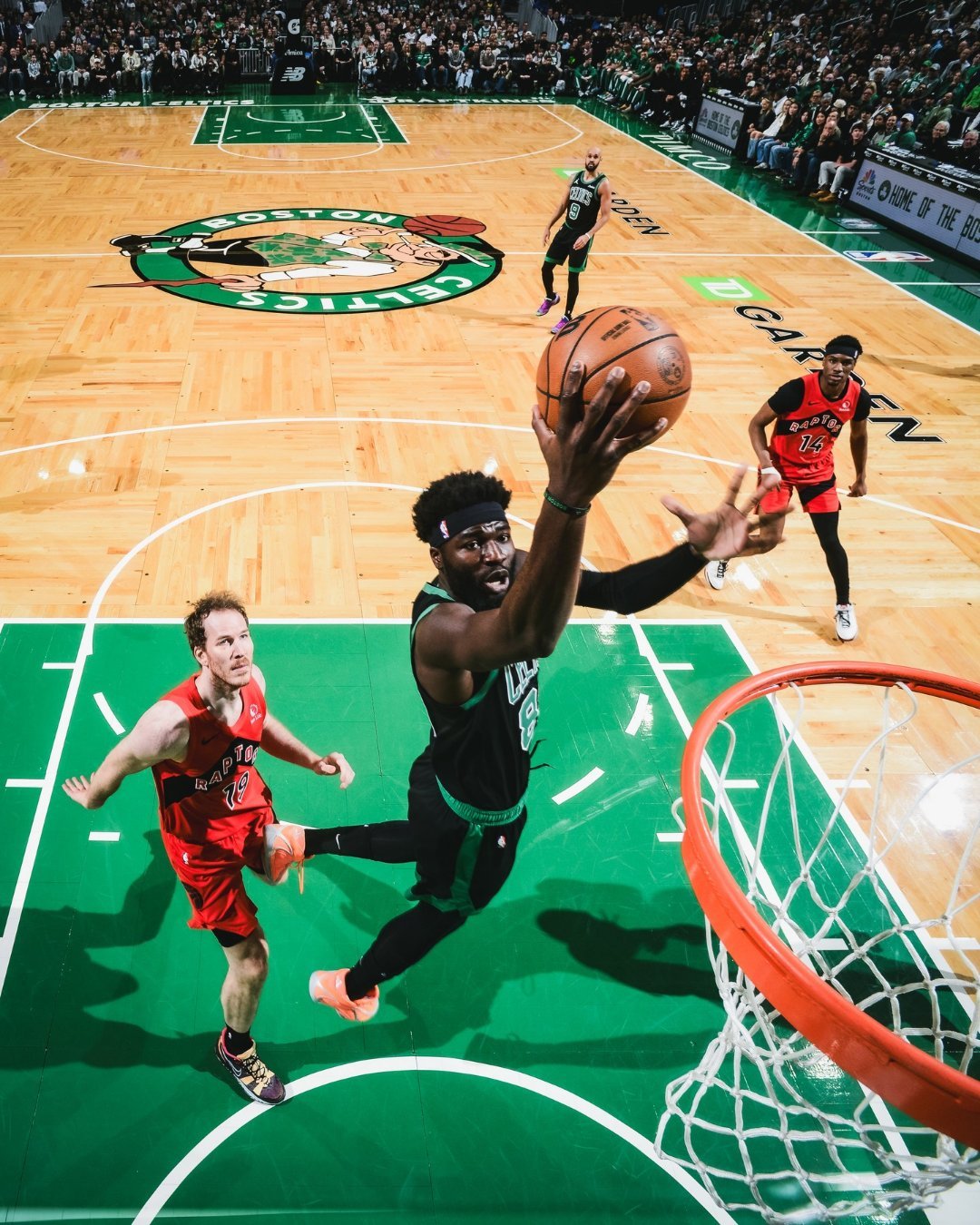 杰伦：“克塔应该获得进步最快球员奖，他应该入选防守组或其他什么奖项，他应该因今年