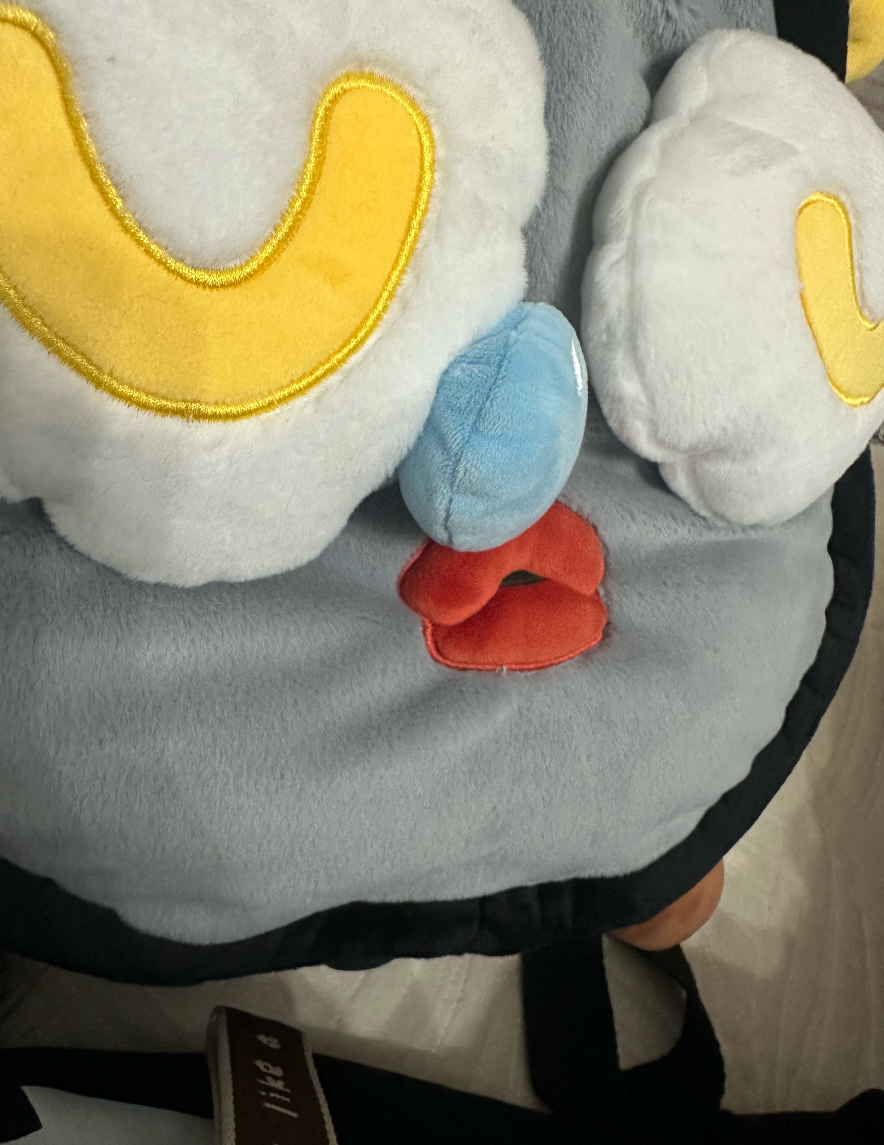 刚刚刷了半天微博忽然想起来旁边这位……幸好是闭着眼睛的看不着我手机 