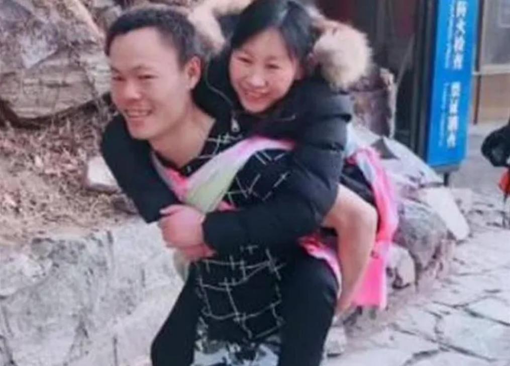 2008年，山东一21岁女子为爱情翻墙私奔，结果摔成瘫痪。

当时谁也没想到，这