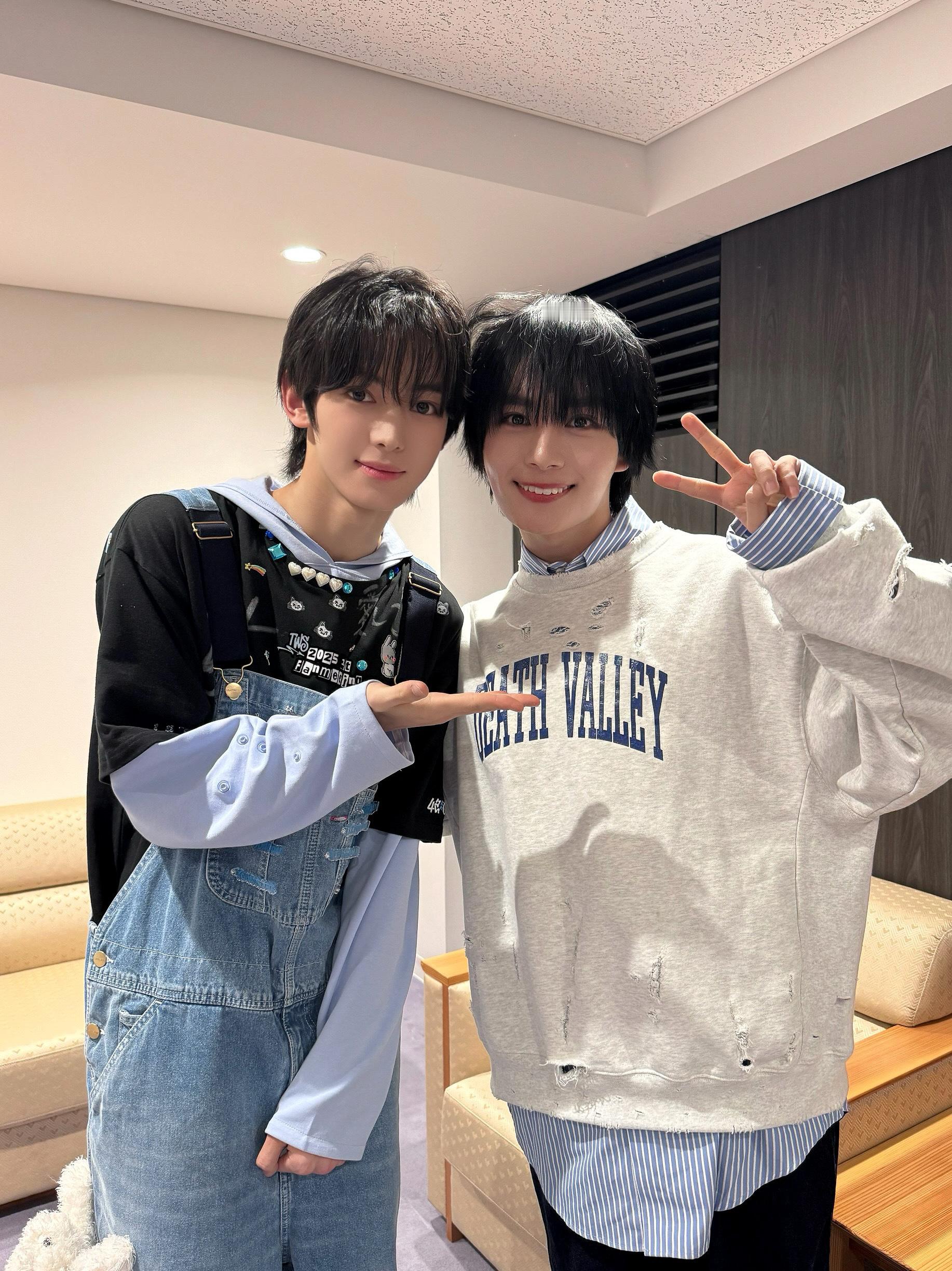 哦莫… 韩振 x 大西流星 合照 🫢 大西流星你是真追TWS啊啊啊啊!!! ​