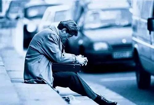 两个月时复查完医生也没建议再复查，我也想慢慢锻炼慢慢恢复，但马上四个月了膝盖还肿