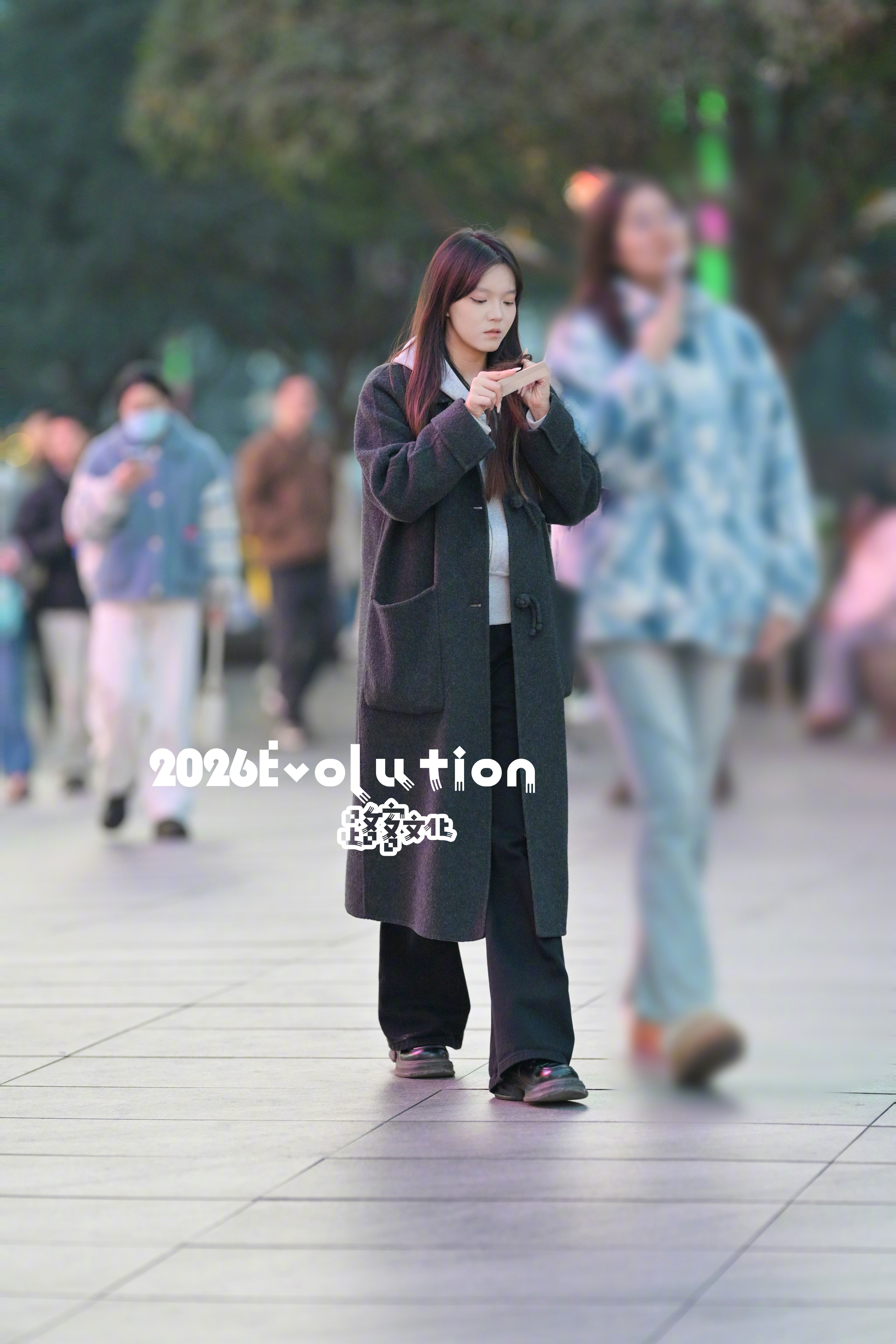 玩手机好认真的样子 