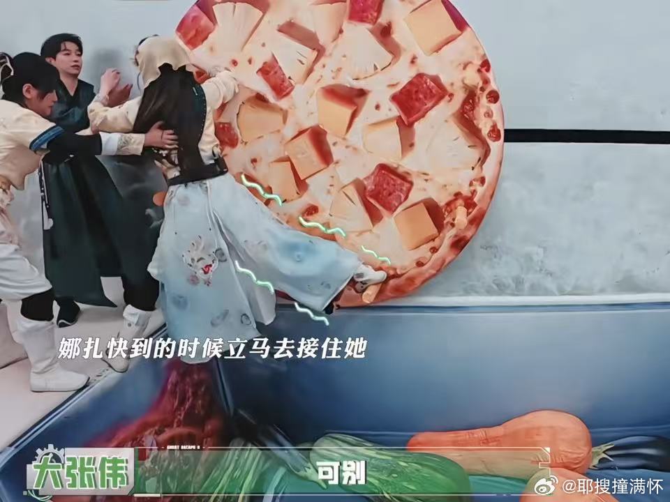 娜扎夸彭昱畅好厉害彭昱畅一边指导一边鼓励娜扎密室大逃脱 彭昱畅自己过关之后就在旁