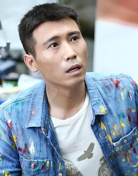 正在播出的电视剧《爱情有烟火》里，看到演员李乃文了，出演男主角李亦非的爸爸，李仟