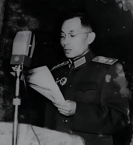 他是新四军、华野主要将领，当过兵团司令，情况特殊才破格授衔？
【1955年春末，