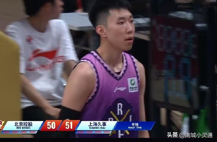 今晚cba重头戏里勒大战古德温，麦基大战贾尔斯！从半场结束来看北京北控男篮今年真
