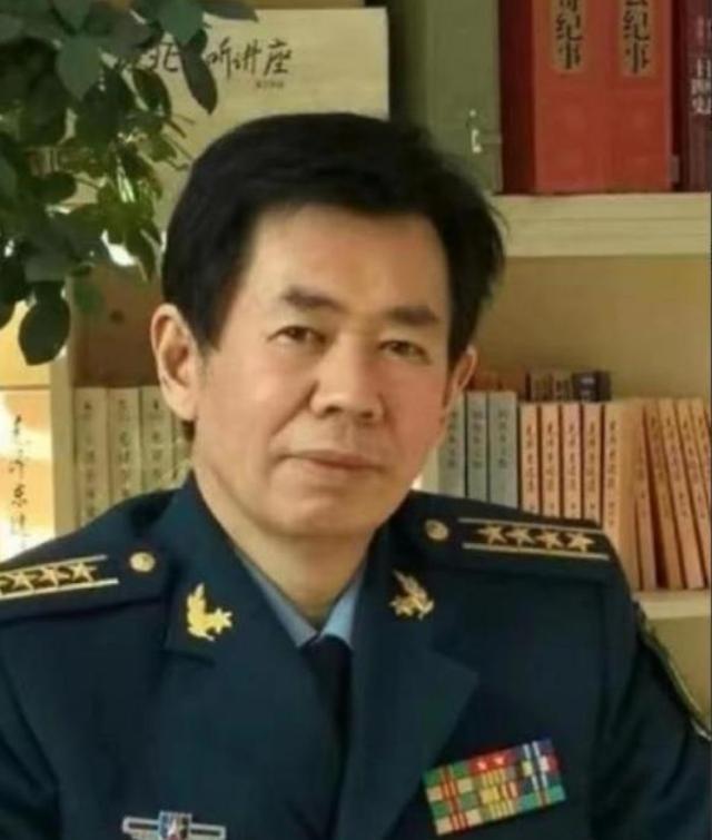 最大的台独分子，再也藏不住尾巴，终于露出来了肮脏的脑袋！原来，最大的台独分子不都