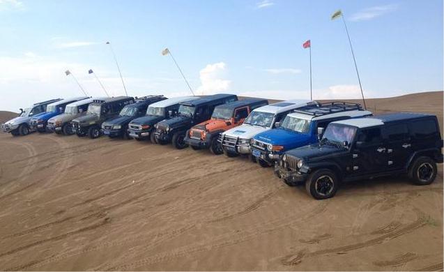 下坡不抢平安到家。长下坡最忌讳一直踩刹车。踩久了刹车过热就会失灵。我一般挂低速挡