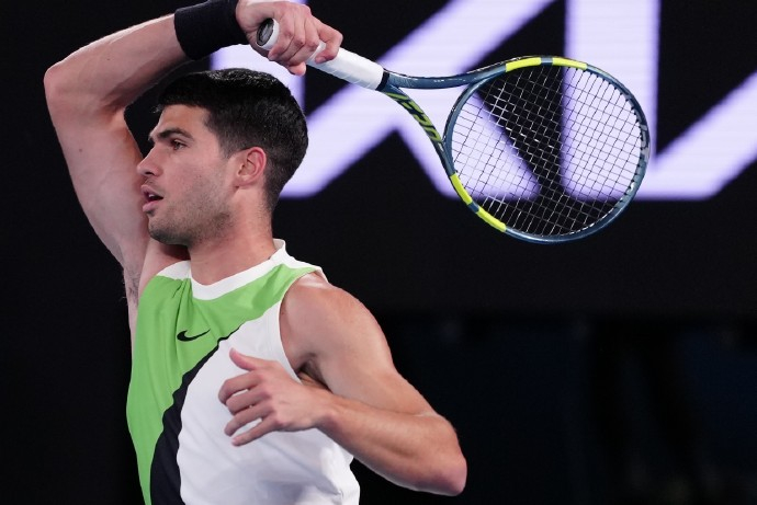 澳网阿尔卡拉斯迎开门红澳网2026男单首轮，阿尔卡拉斯6-3/7-6(2)/6-