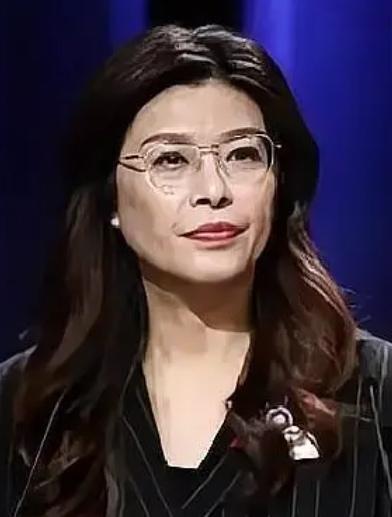 【郑丽文为什么能斗赖清德】
        郑丽文她能与赖清德抗衡，主要源于掌握