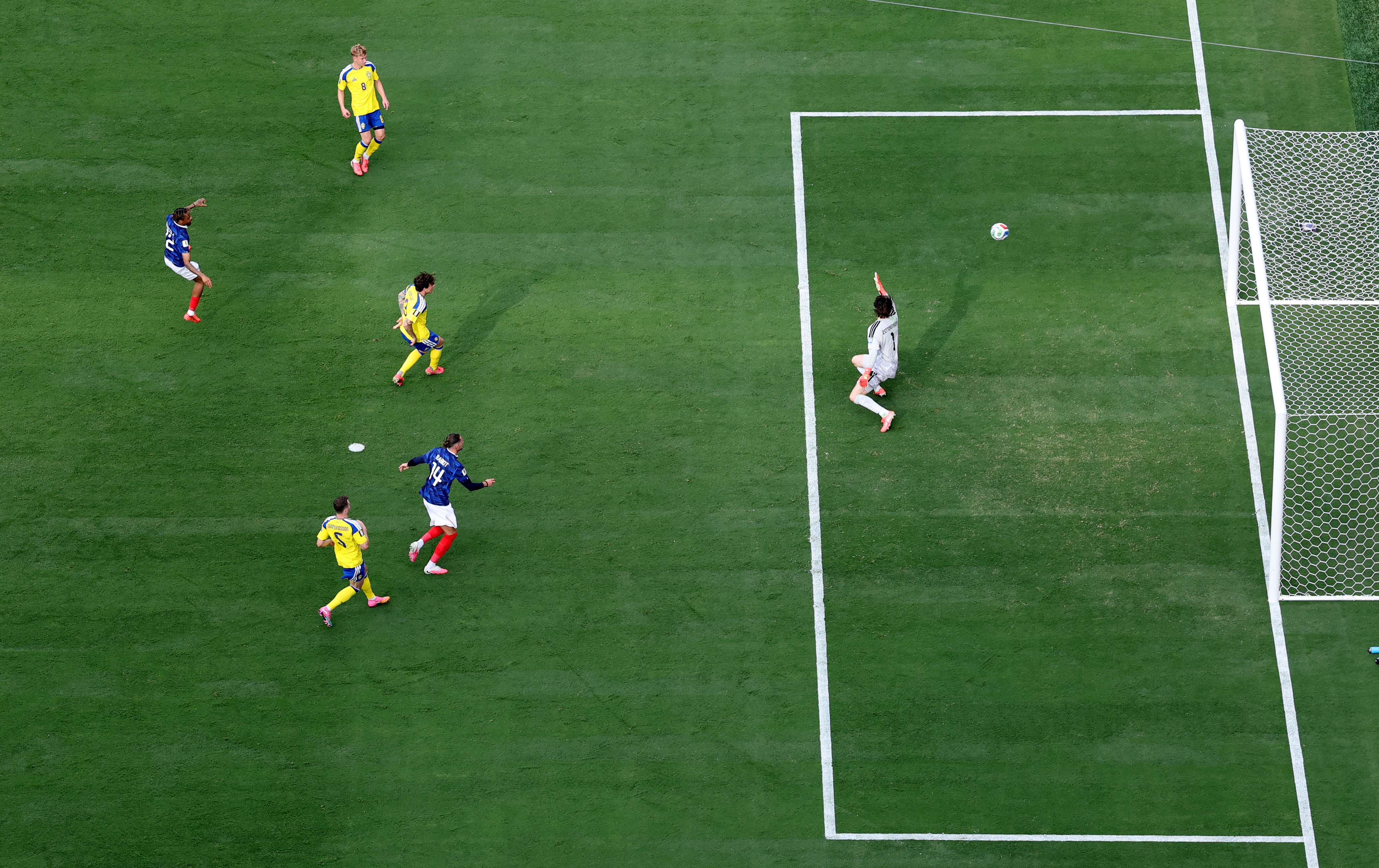 ⚽【世界杯 1/16 决赛实时战报：巴尔科拉下半场推射破门，法国队 2-0 领先