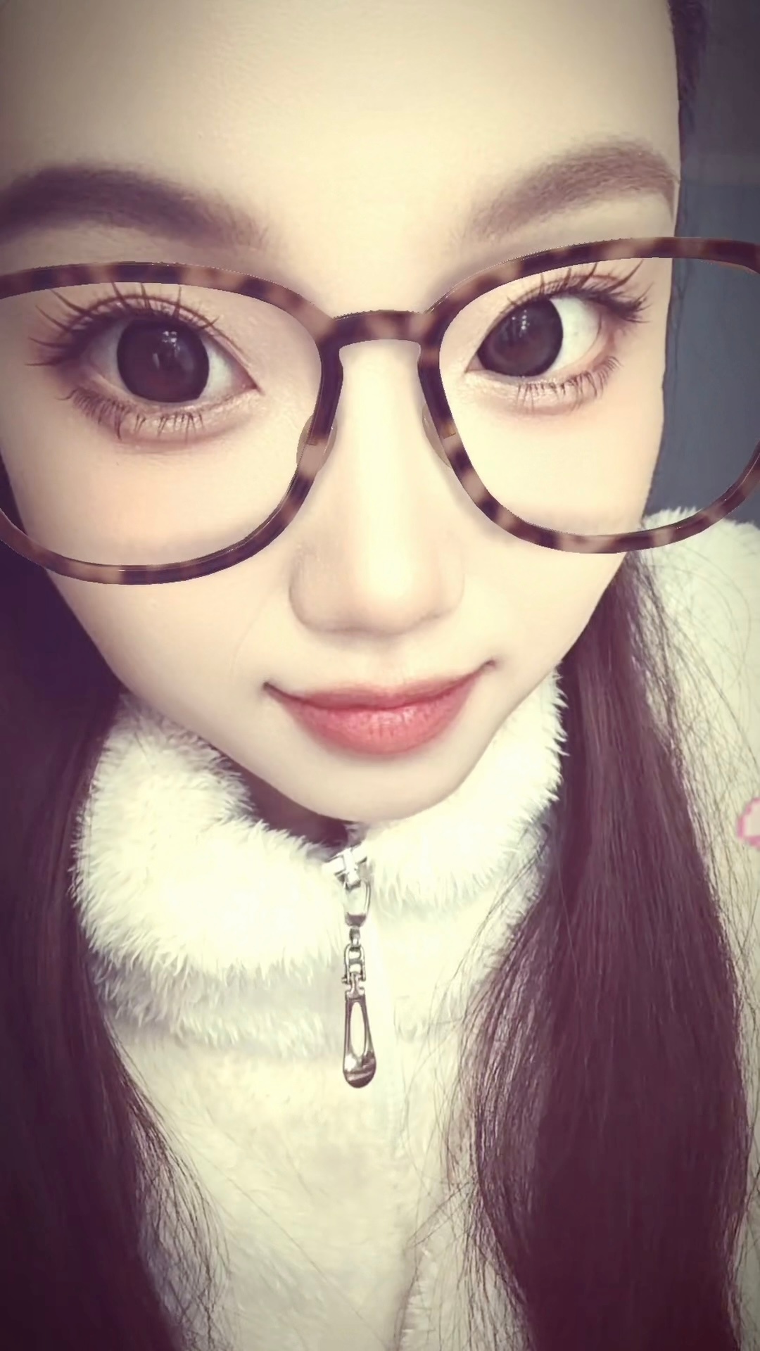 吃饭的时候突然觉得睫毛好piuliang😍 