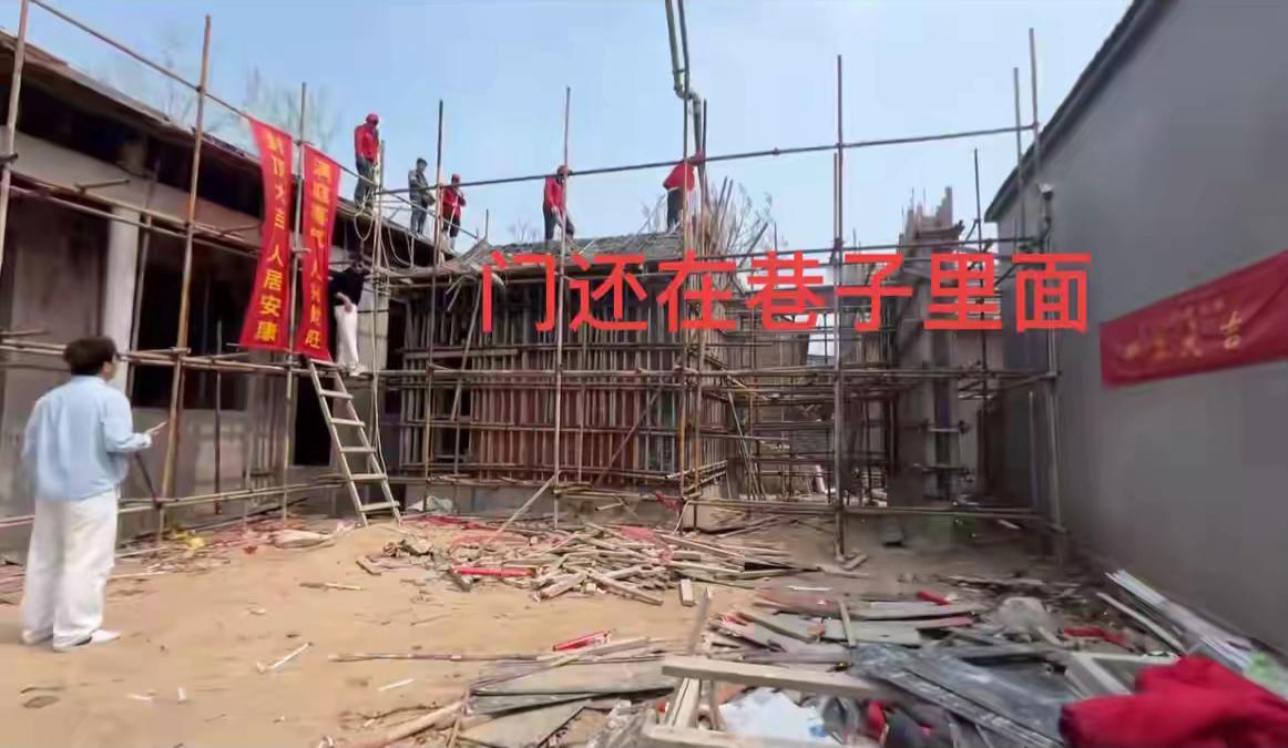 房子封顶了，只是，以后住着还香吗？
麦小登孝顺，为了让父亲有一个舒适的家，把住了