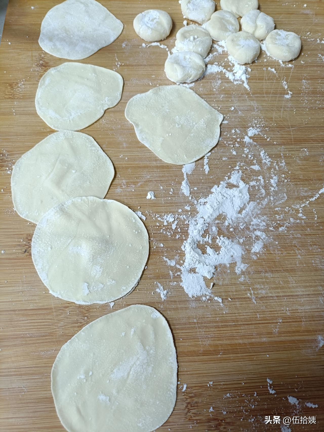 南方人（我）包饺子，实属不易[捂脸]
擀十张皮子九张不是圆的[黑线][黑线]
真