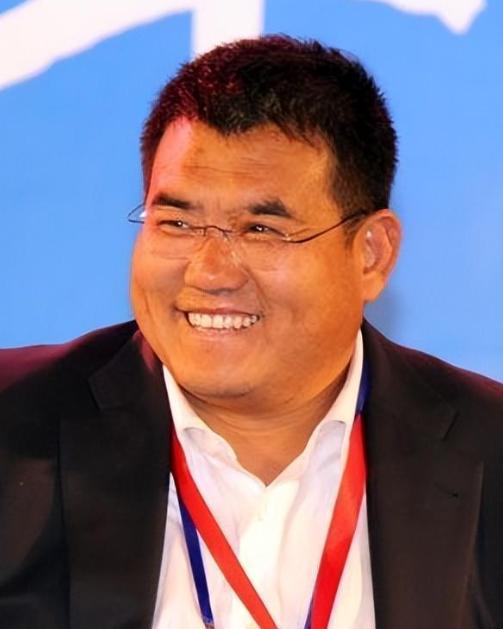 2008年汶川地震时，一名百亿富豪直接捐款3000万元，然而在救灾晚会上，他临时