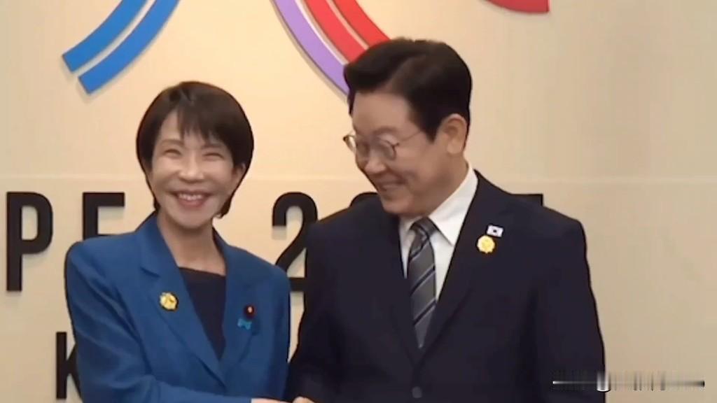 李在明高市早苗奈良打鼓合奏，韩日外交新玩法
 
1月13日，韩国总统李在明在奈良