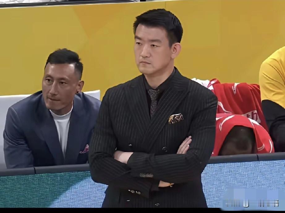 卫冕冠军不好当，新科状元遭痛击后，王博的苦日子来了！
被辽篮残阵掀翻的广厦，今年